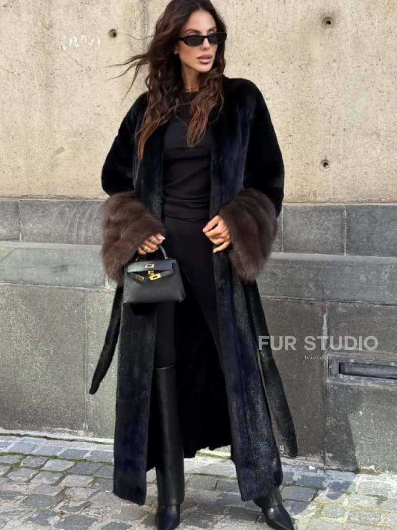 Длинная черная норковая шуба с манжетами из меха куницы - фото 0