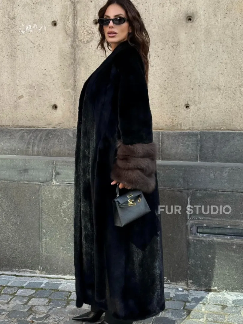 Длинная черная норковая шуба с манжетами из меха куницы - фото 3