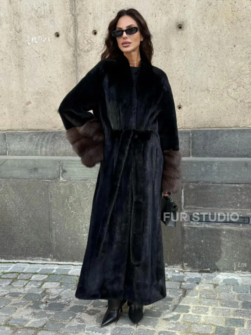 Длинная черная норковая шуба с манжетами из меха куницы - фото 8
