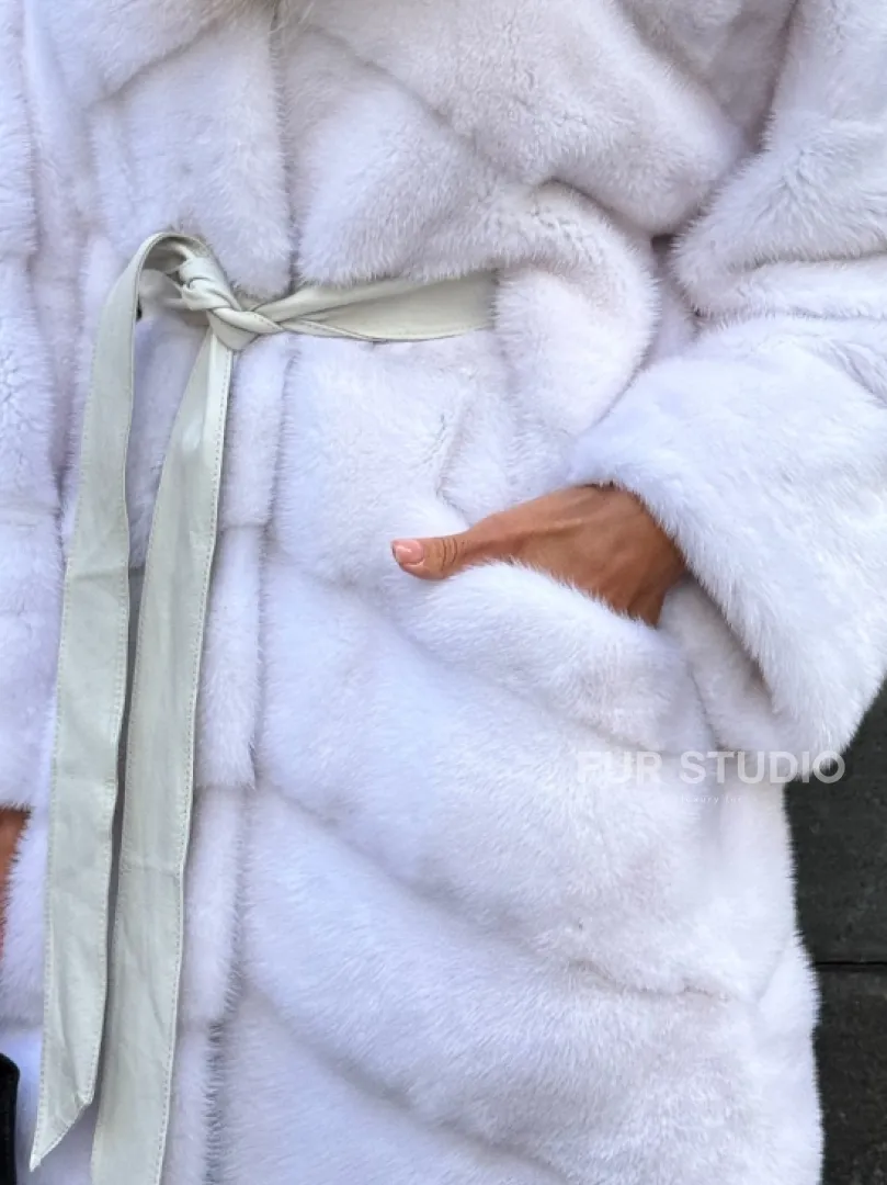 Белая норковая шуба средней длины с капюшоном из рыси - фото 1