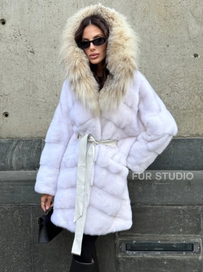 Белая норковая шуба средней длины с капюшоном из рыси - фото 7