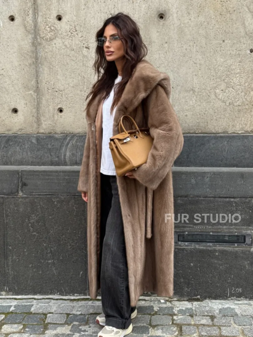 Длинная норковая шуба Pastel с капюшоном кобра