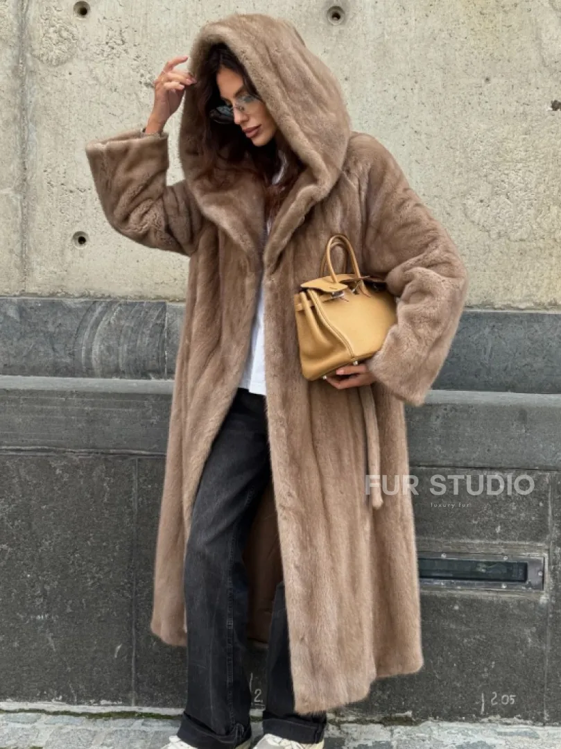 Длинная норковая шуба Pastel с капюшоном кобра
