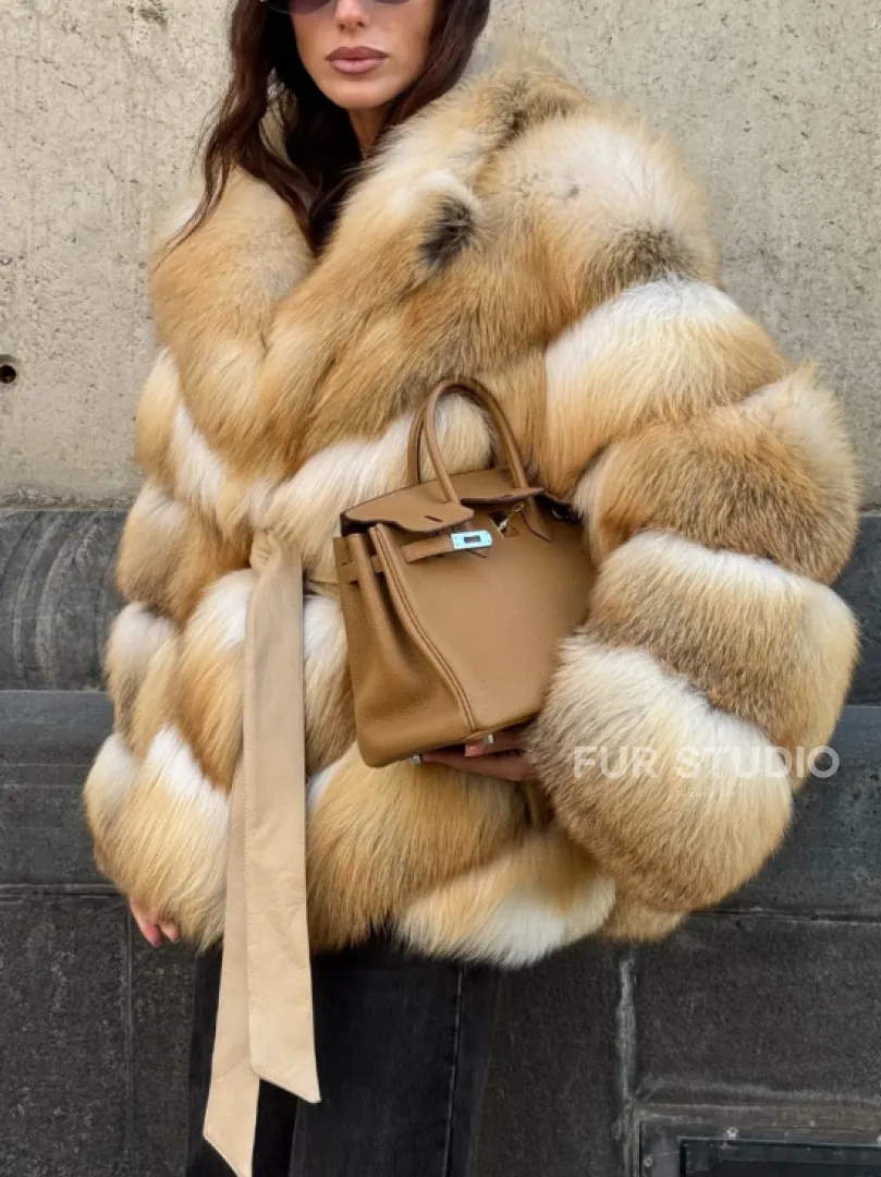 Шуба из меха лисы Golden Sunrise с английским воротником