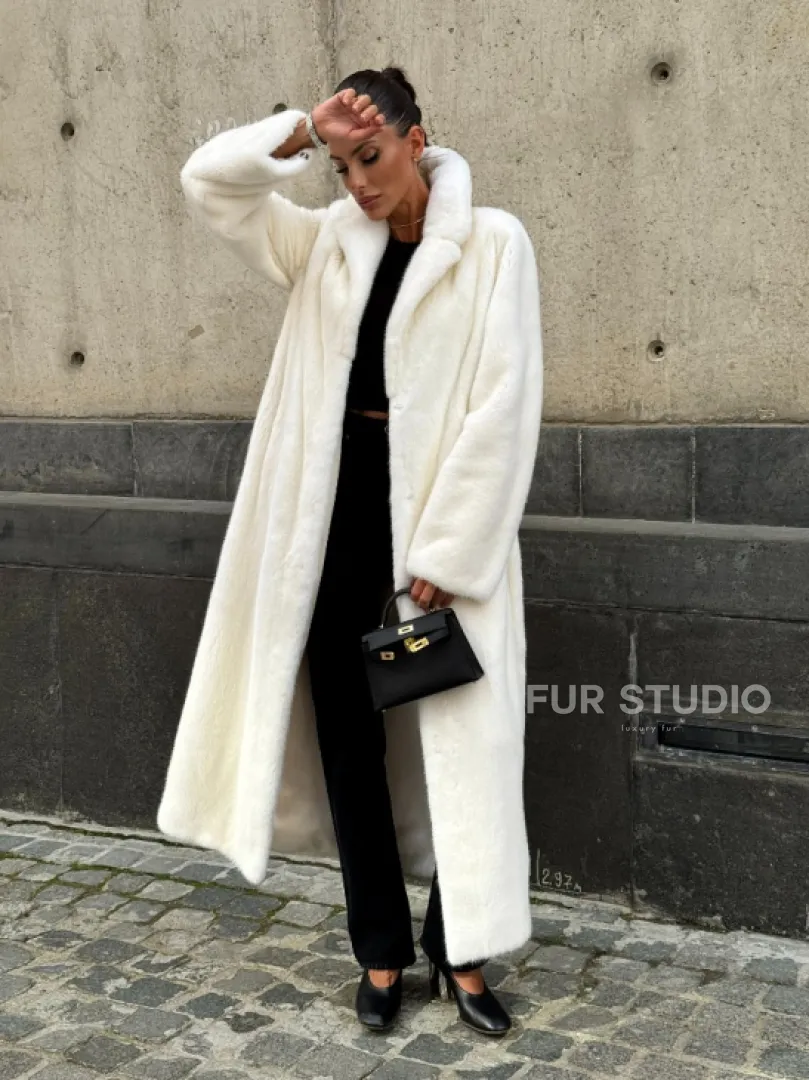 Длинная белая норковая шуба