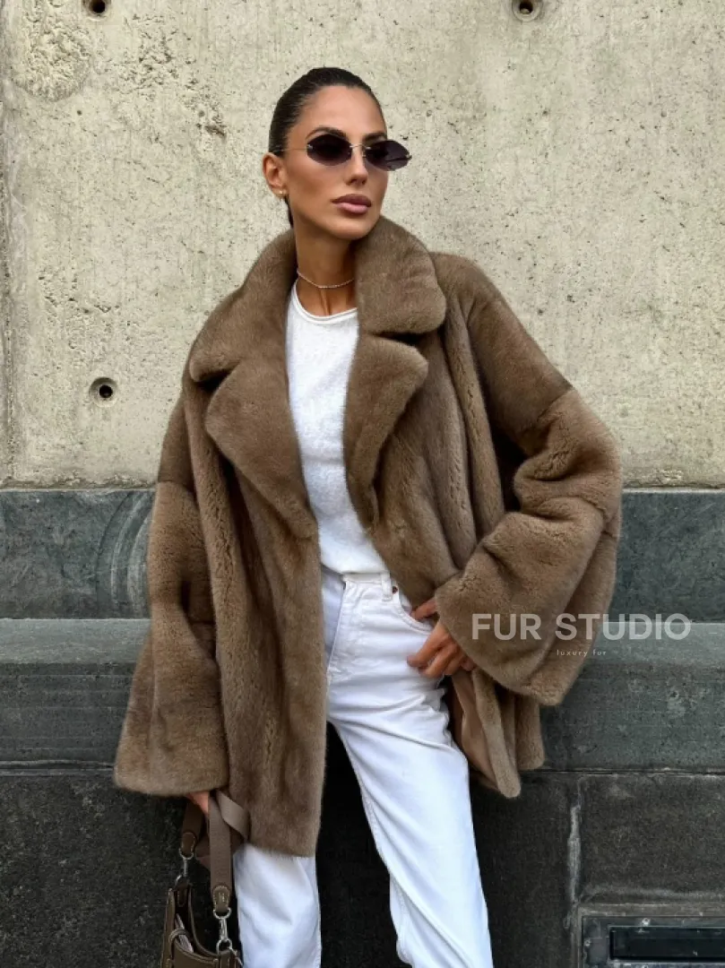 Норковый полушубок в пастельном оттенке - фото 6