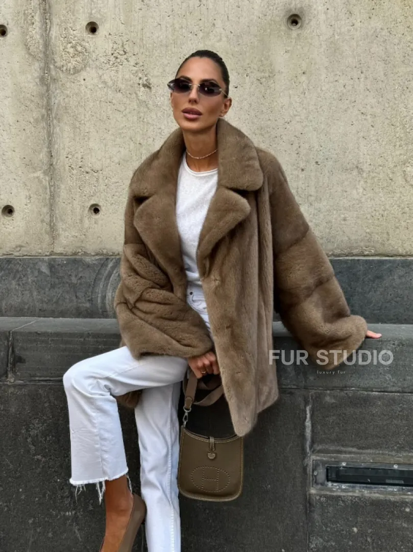 Норковый полушубок в пастельном оттенке - фото 10