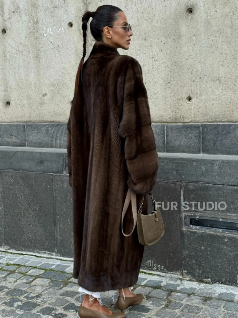 Роскошная шуба из аукционного меха норки SAGA FURS - цвет соболь - фото 6