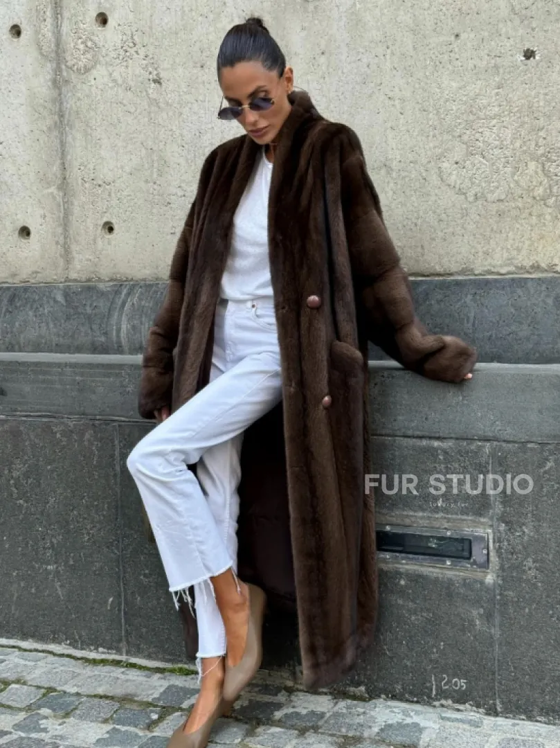 Роскошная шуба из аукционного меха норки SAGA FURS - цвет соболь