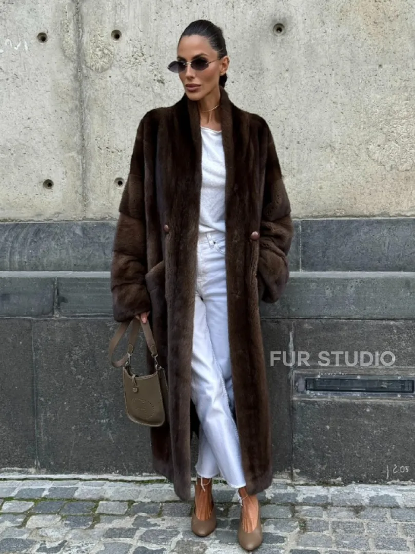 Роскошная шуба из аукционного меха норки SAGA FURS - цвет соболь