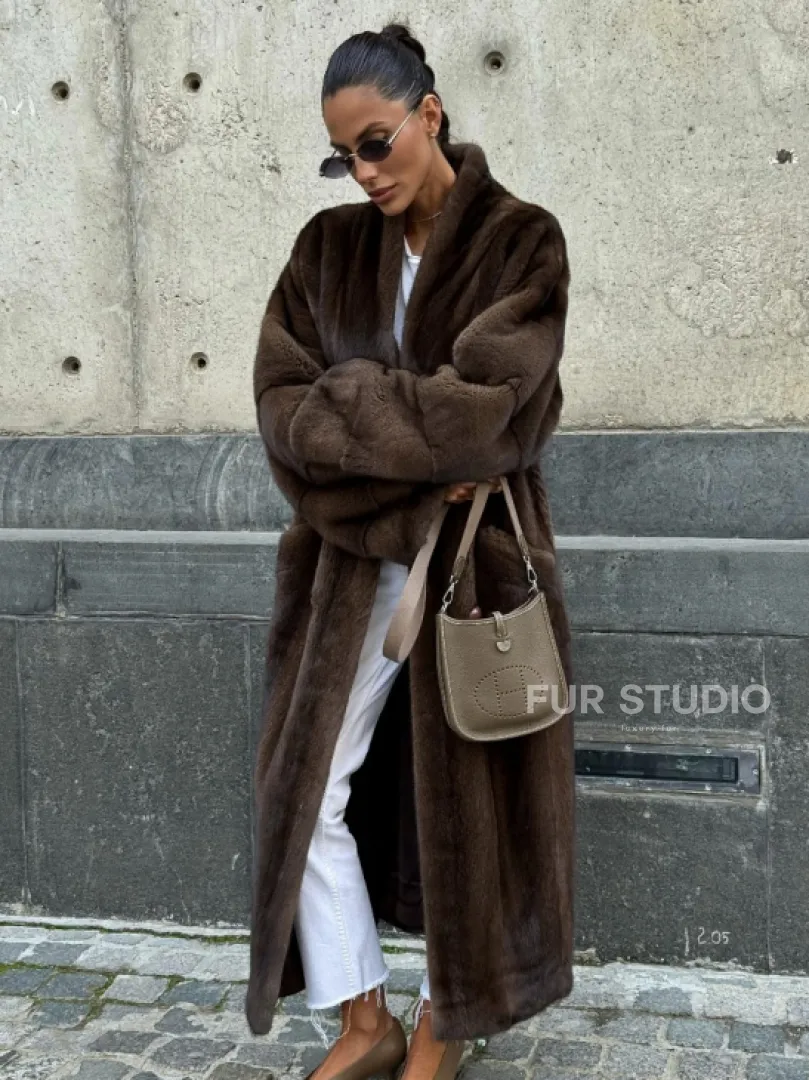 Роскошная шуба из аукционного меха норки SAGA FURS - цвет соболь - фото 9