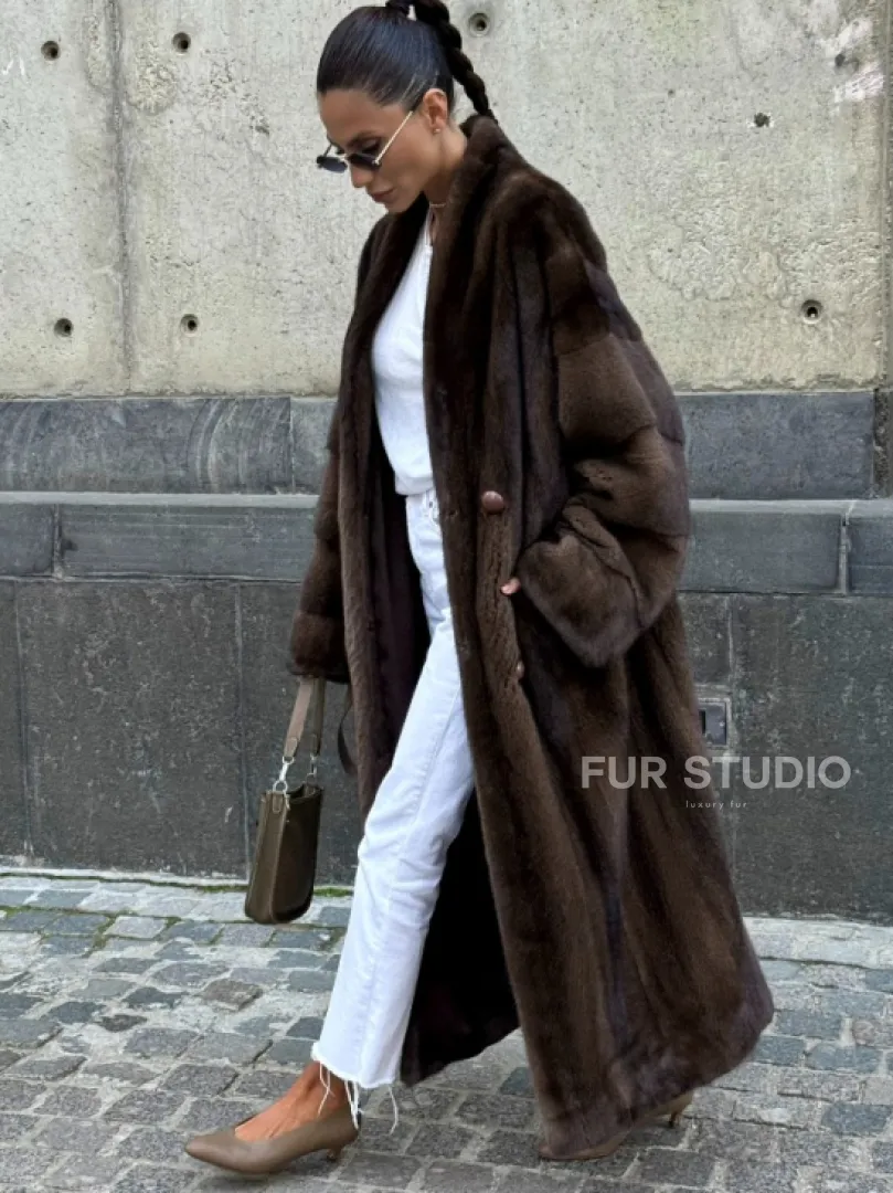 Роскошная шуба из аукционного меха норки SAGA FURS - цвет соболь