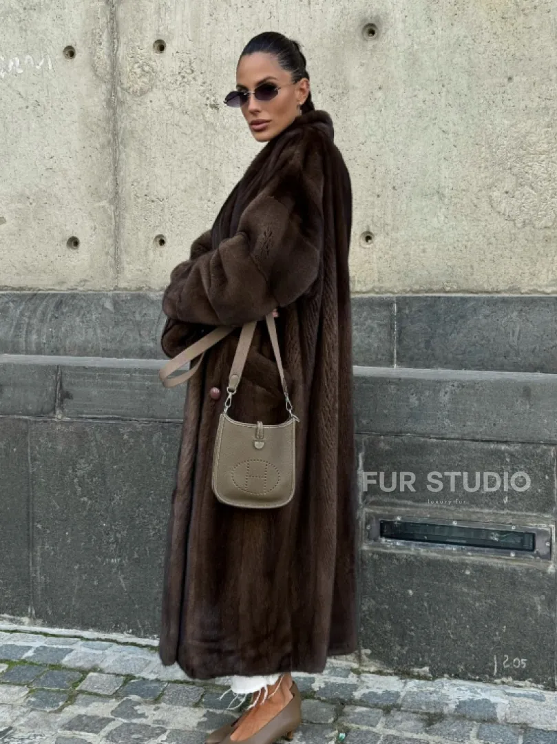 Роскошная шуба из аукционного меха норки SAGA FURS - цвет соболь - фото 13