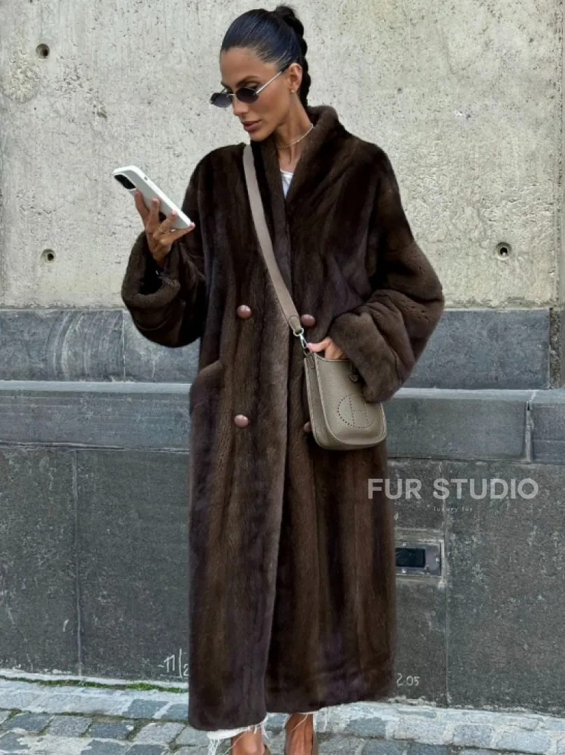 Роскошная шуба из аукционного меха норки SAGA FURS - цвет соболь - фото 0