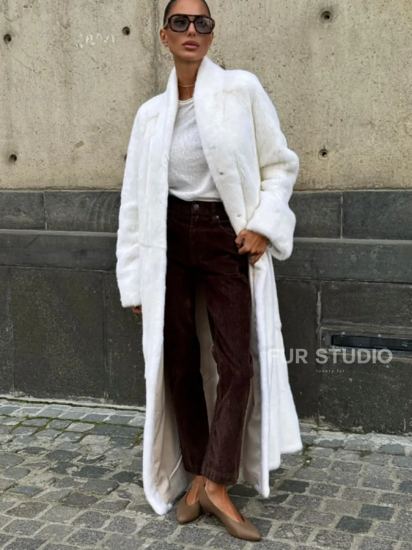 Классический стиль, белая норковая шуба - мех SAGA