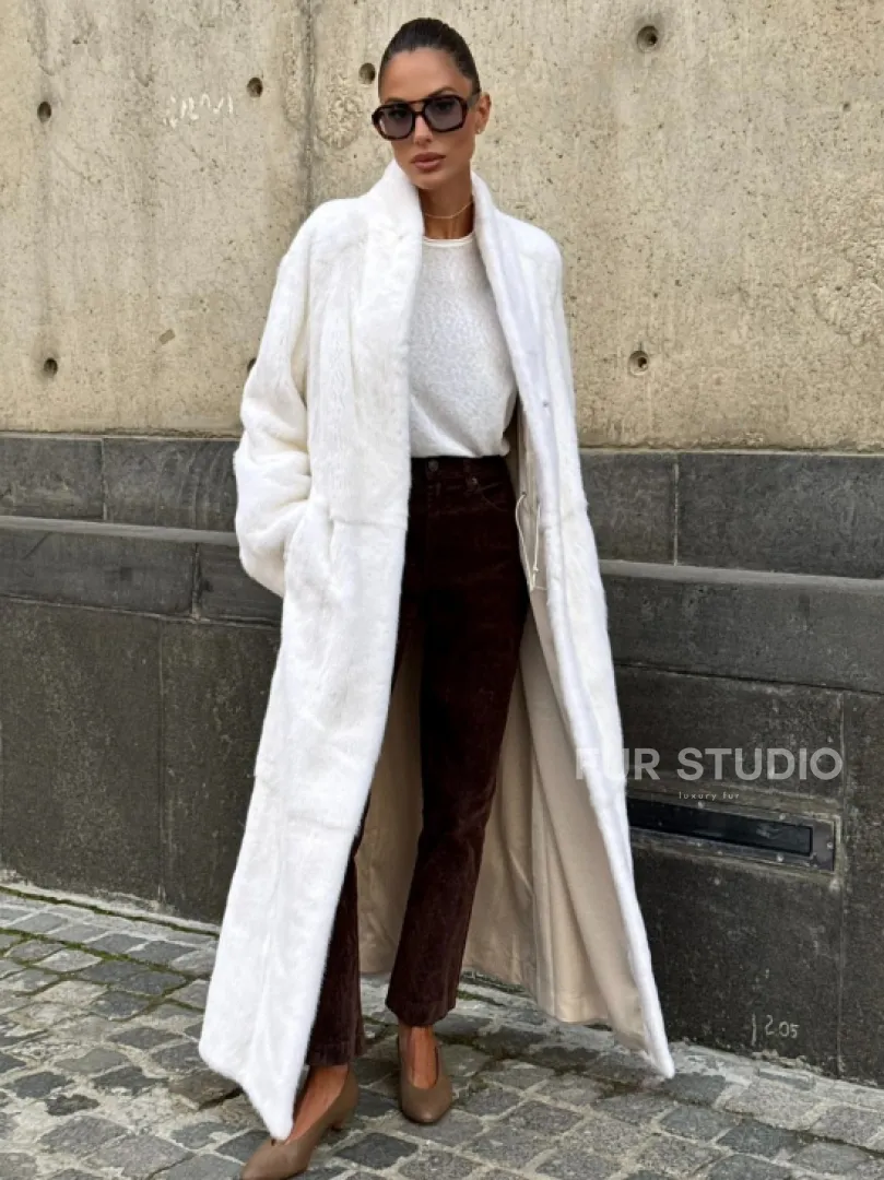 Классический стиль, белая норковая шуба - мех SAGA - фото 8