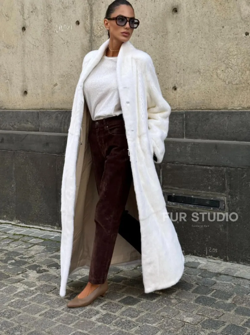 Классический стиль, белая норковая шуба - мех SAGA