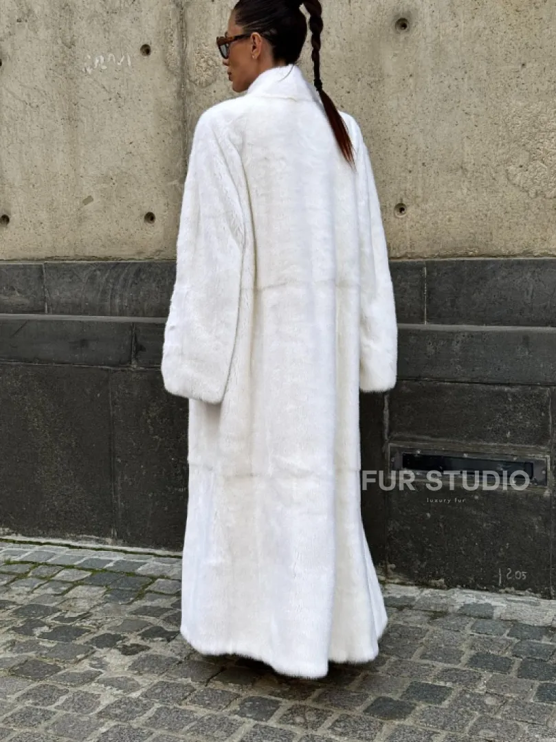 Классический стиль, белая норковая шуба - мех SAGA - фото 4