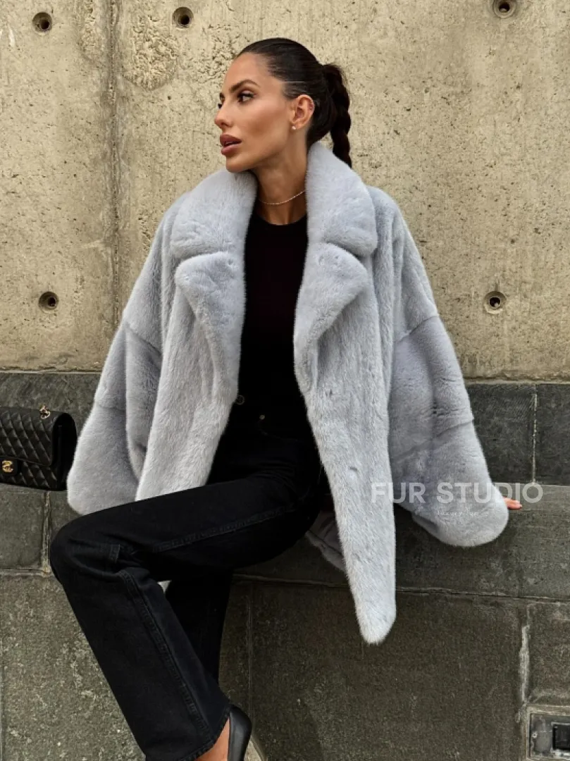 Элегантный полушубок из скандинавской норки небесно-голубого оттенка
