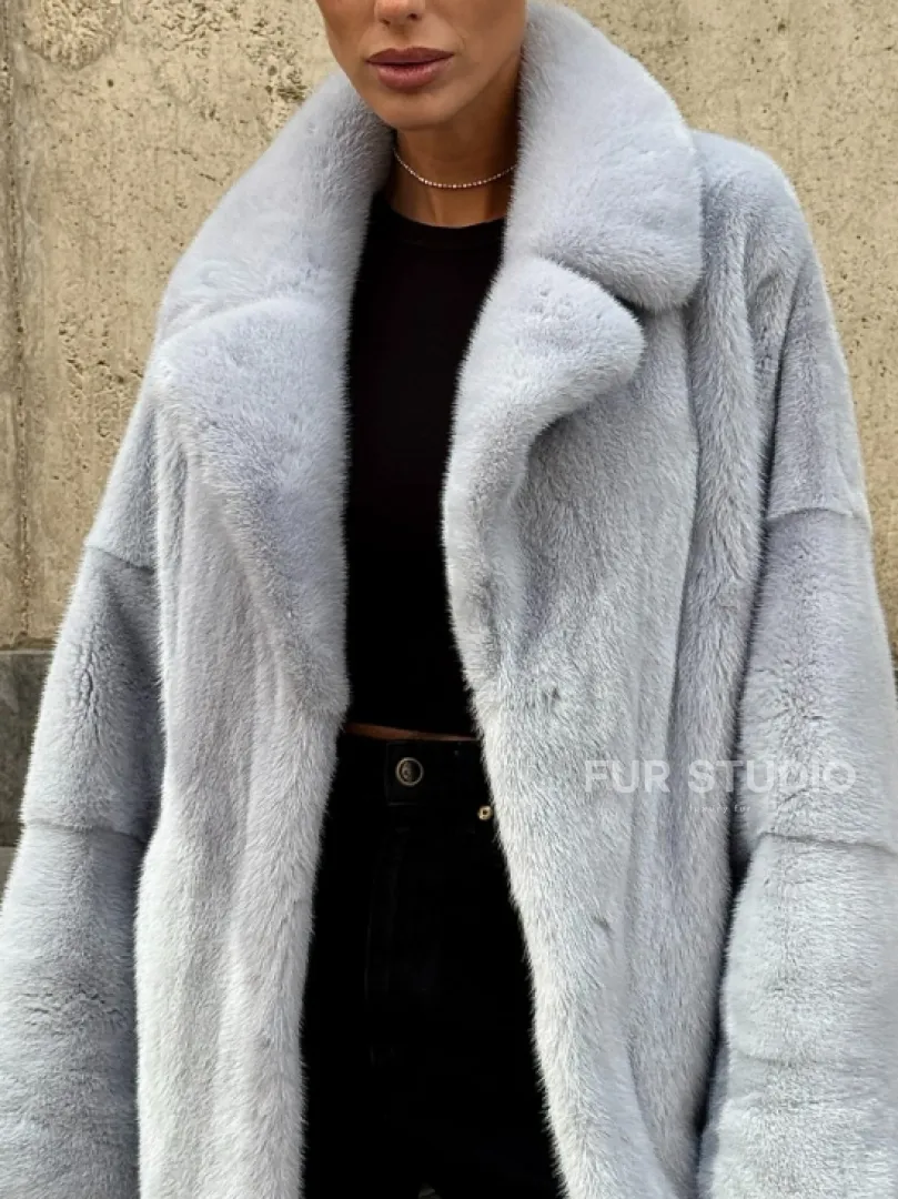 Элегантный полушубок из скандинавской норки небесно-голубого оттенка