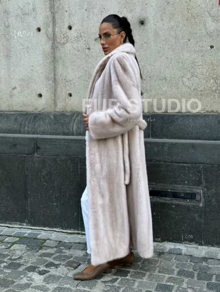 Классическая норковая шуба с перламутровым оттенком и эффектным воротником-шалью - фото 13