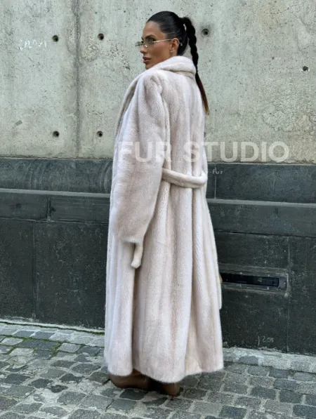 Классическая норковая шуба с перламутровым оттенком и эффектным воротником-шалью - фото 9