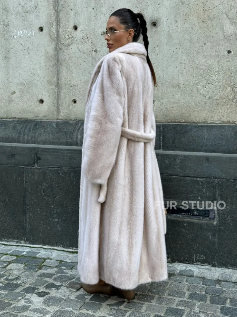 Классическая норковая шуба с перламутровым оттенком и эффектным воротником-шалью - фото 9