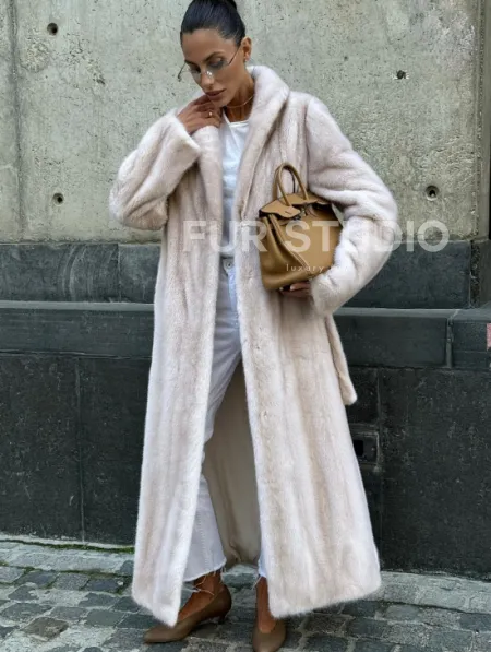 Классическая норковая шуба с перламутровым оттенком и эффектным воротником-шалью - фото 6