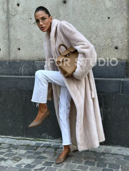 Классическая норковая шуба с перламутровым оттенком и эффектным воротником-шалью - фото 10