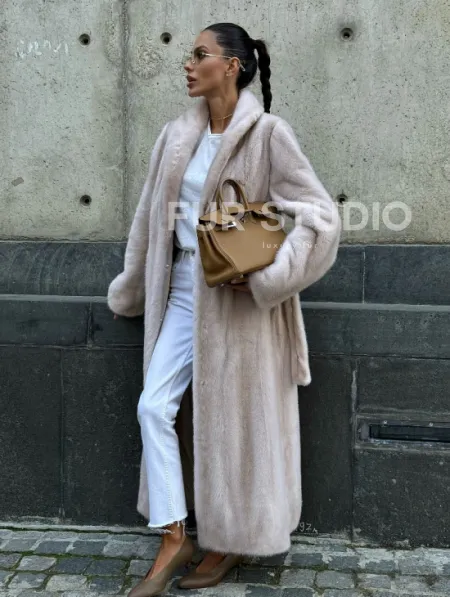 Классическая норковая шуба с перламутровым оттенком и эффектным воротником-шалью - фото 11