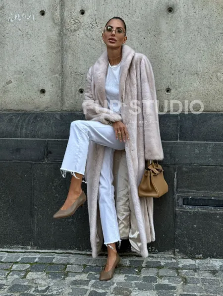 Классическая норковая шуба с перламутровым оттенком и эффектным воротником-шалью - фото 16