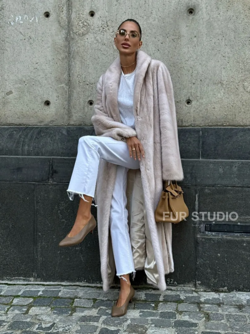 Классическая норковая шуба с перламутровым оттенком и эффектным воротником-шалью - фото 16