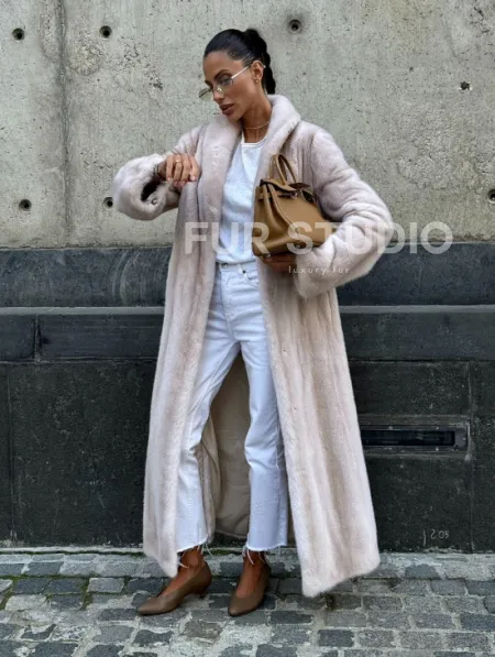 Классическая норковая шуба с перламутровым оттенком и эффектным воротником-шалью - фото 12