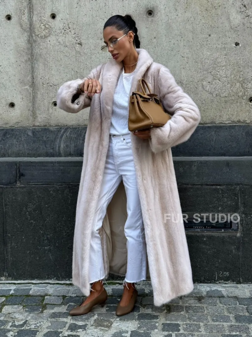 Классическая норковая шуба с перламутровым оттенком и эффектным воротником-шалью