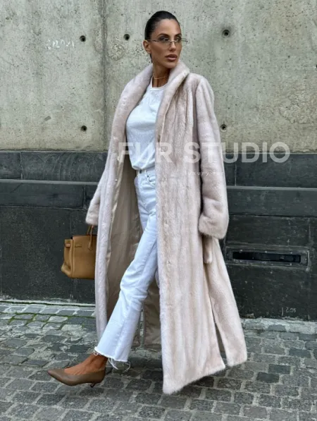 Классическая норковая шуба с перламутровым оттенком и эффектным воротником-шалью - фото 8