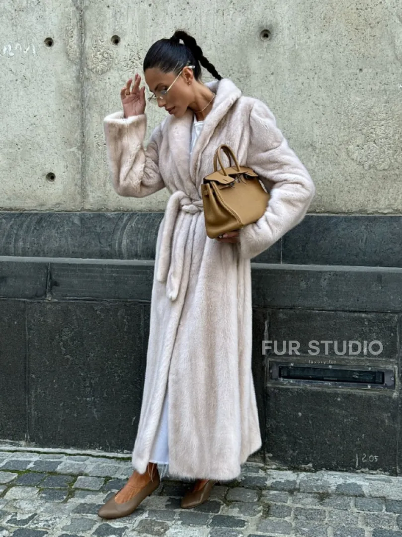 Классическая норковая шуба с перламутровым оттенком и эффектным воротником-шалью - фото 15