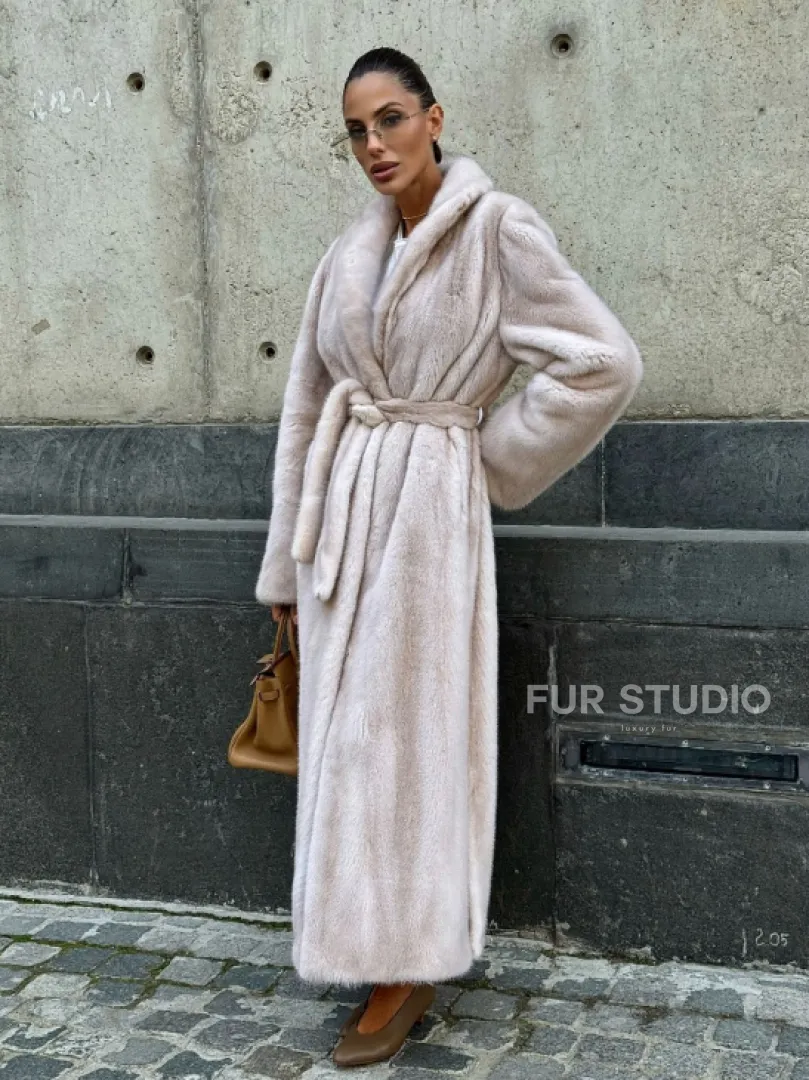 Классическая норковая шуба с перламутровым оттенком и эффектным воротником-шалью - фото 0