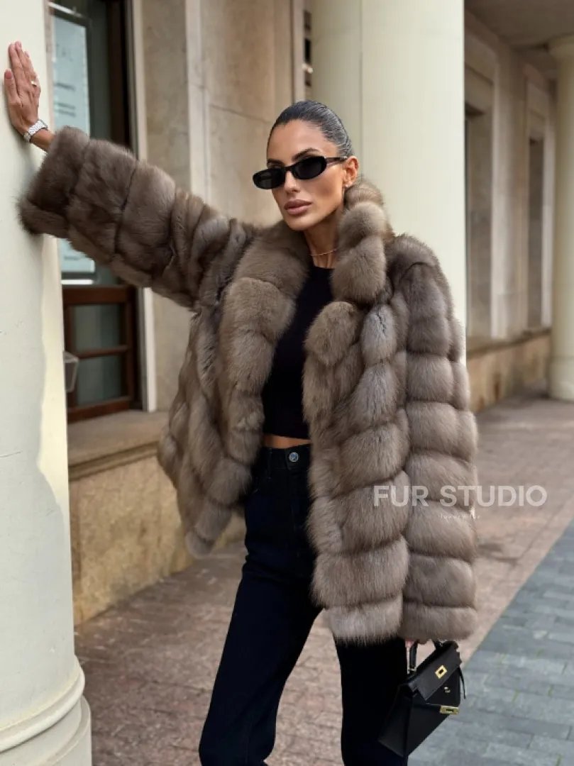 Короткая шуба из куницы - цвет пастель