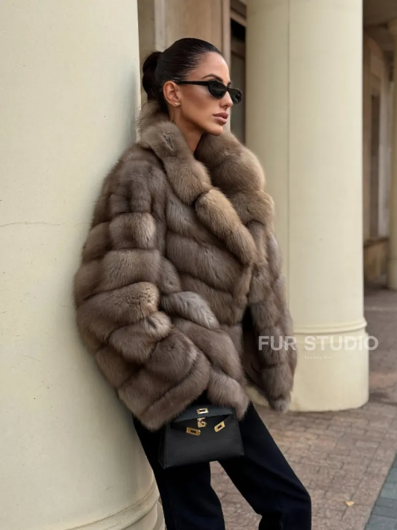 Короткая шуба из куницы - цвет пастель