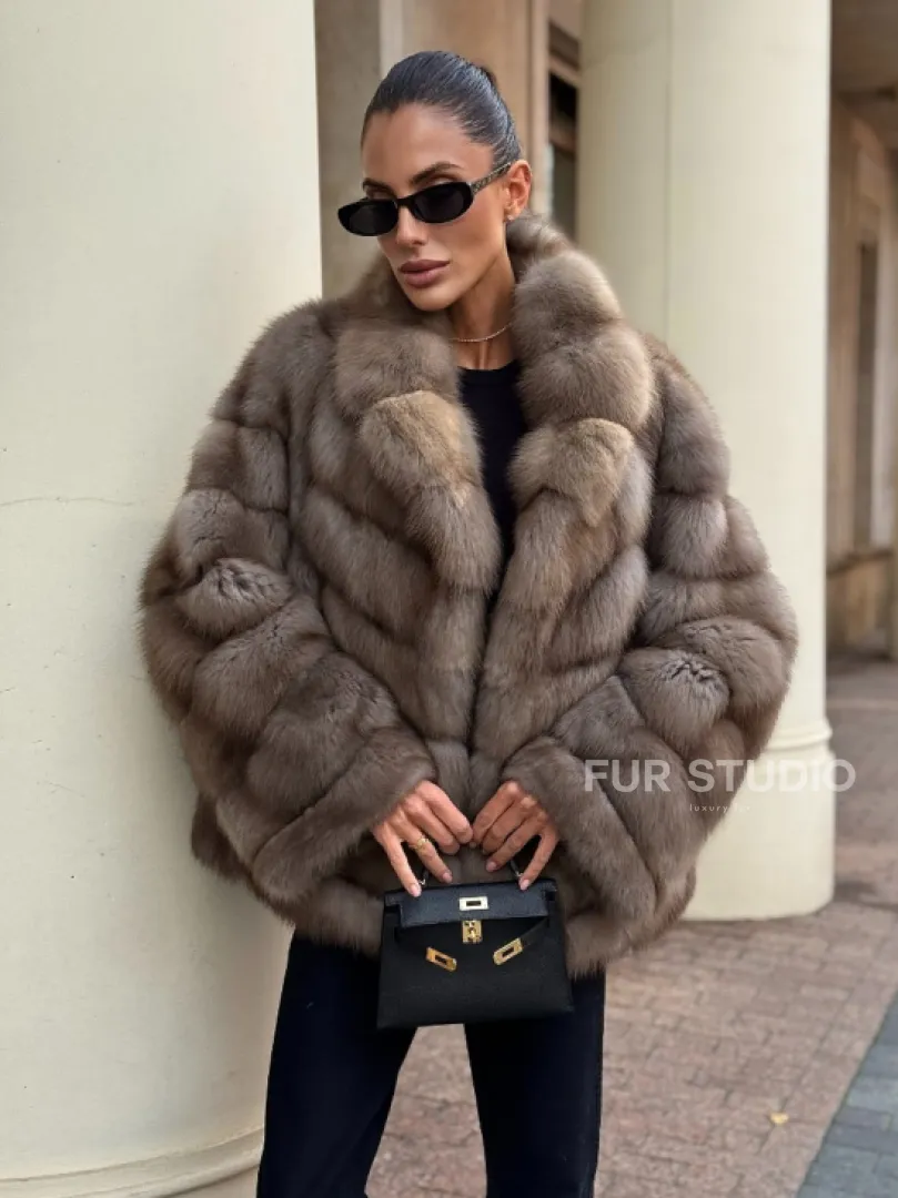 Короткая шуба из куницы - цвет пастель - фото 6