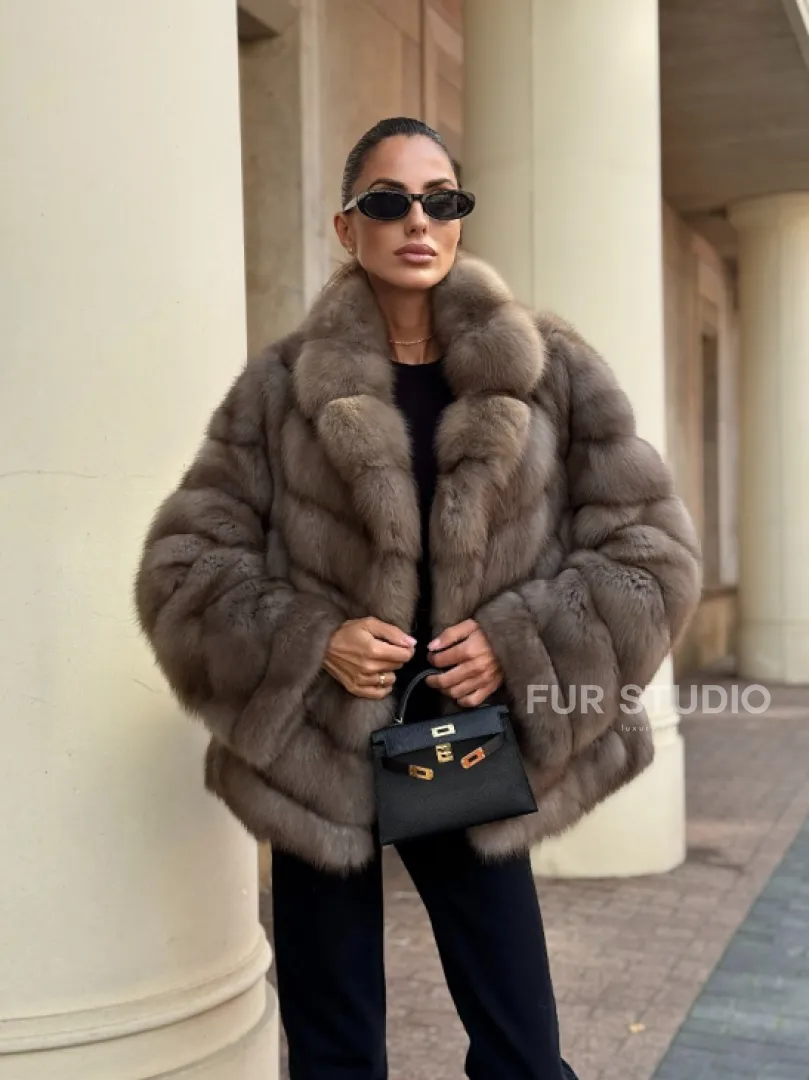 Короткая шуба из куницы - цвет пастель