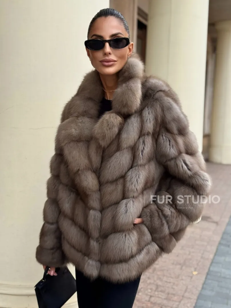 Короткая шуба из куницы - цвет пастель - фото 3