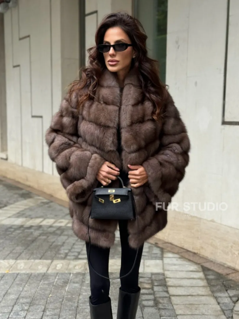 Женская шуба из меха куницы в цвете соболь - фото 16