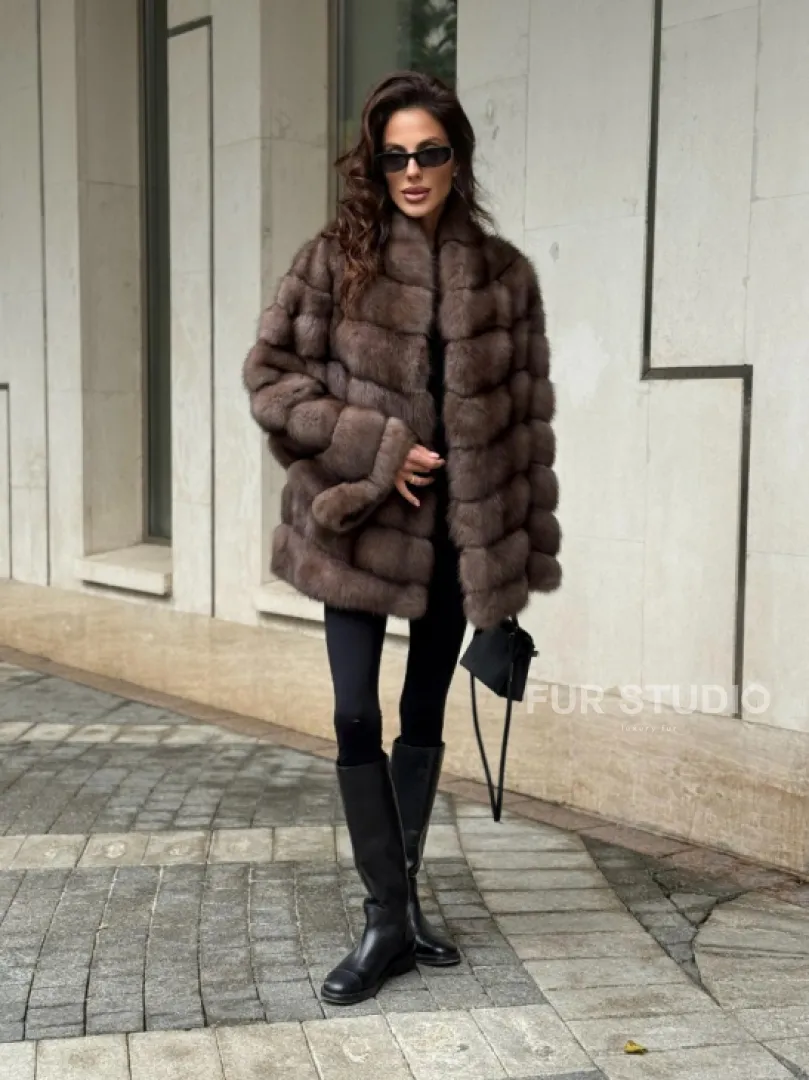 Женская шуба из меха куницы в цвете соболь - фото 21