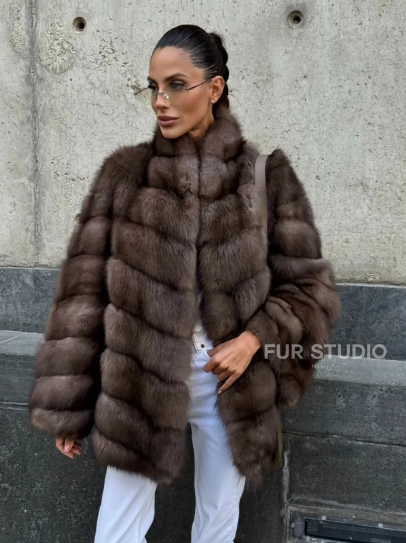 Женская шуба из меха куницы в цвете соболь - фото 13