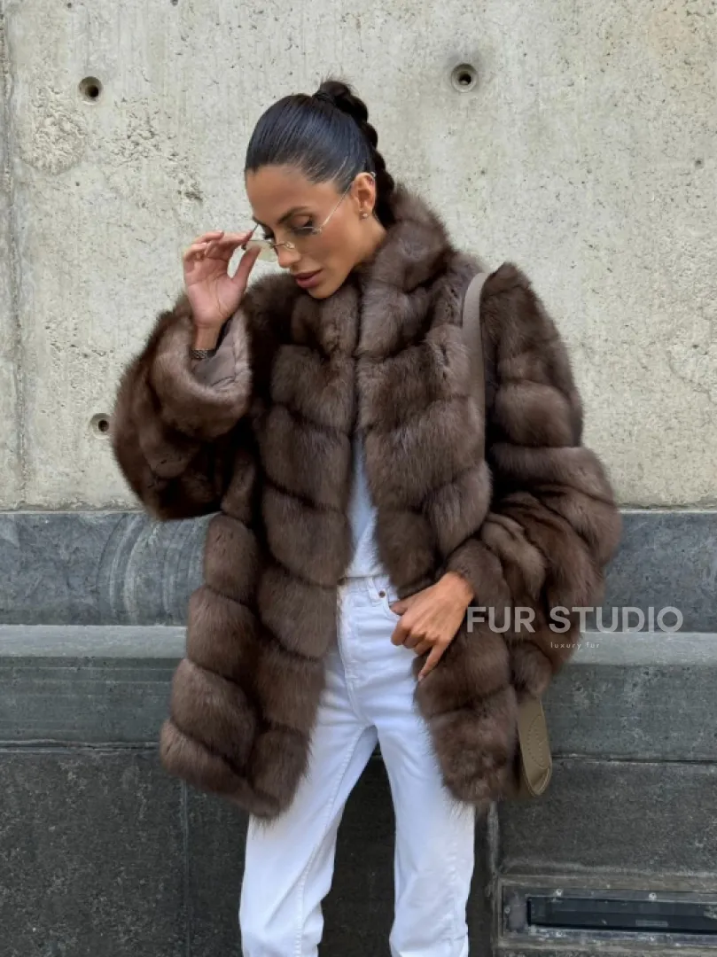 Женская шуба из меха куницы в цвете соболь - фото 19