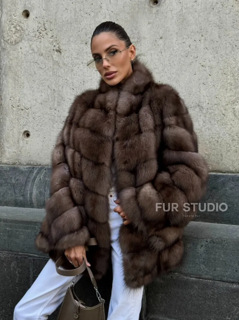 Женская шуба из меха куницы в цвете соболь - фото 17