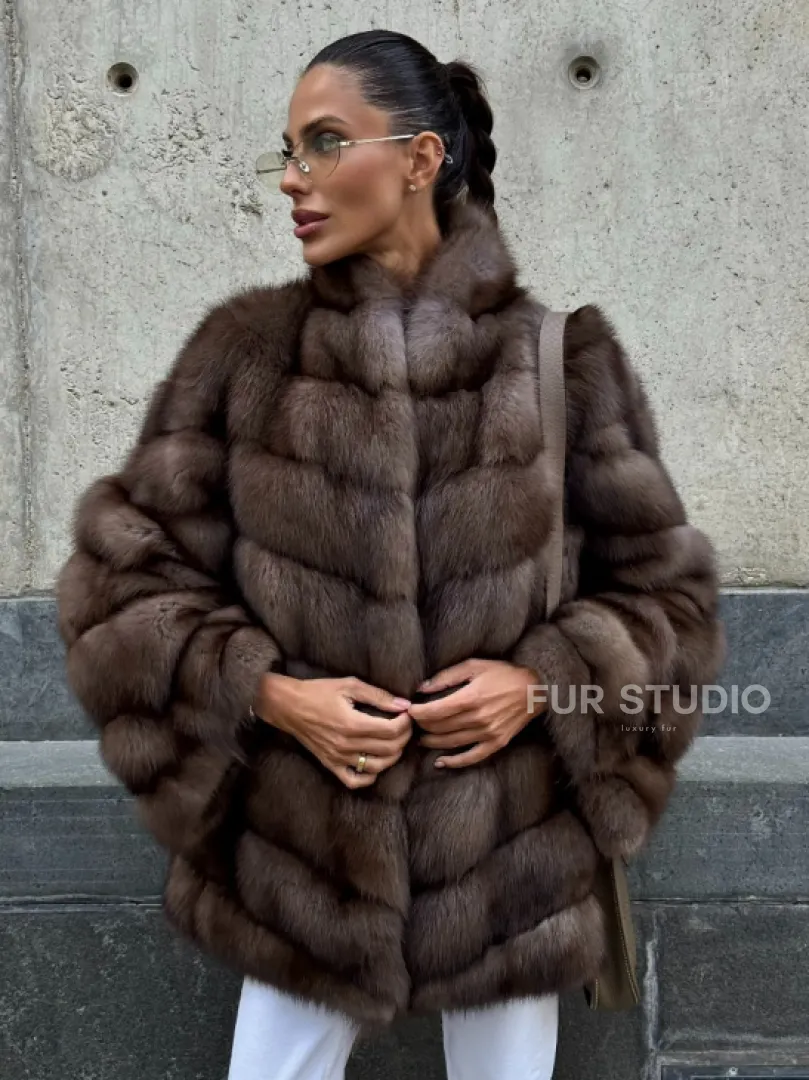 Женская шуба из меха куницы в цвете соболь - фото 10