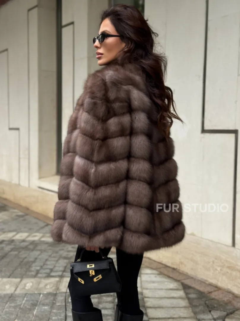 Женская шуба из меха куницы в цвете соболь