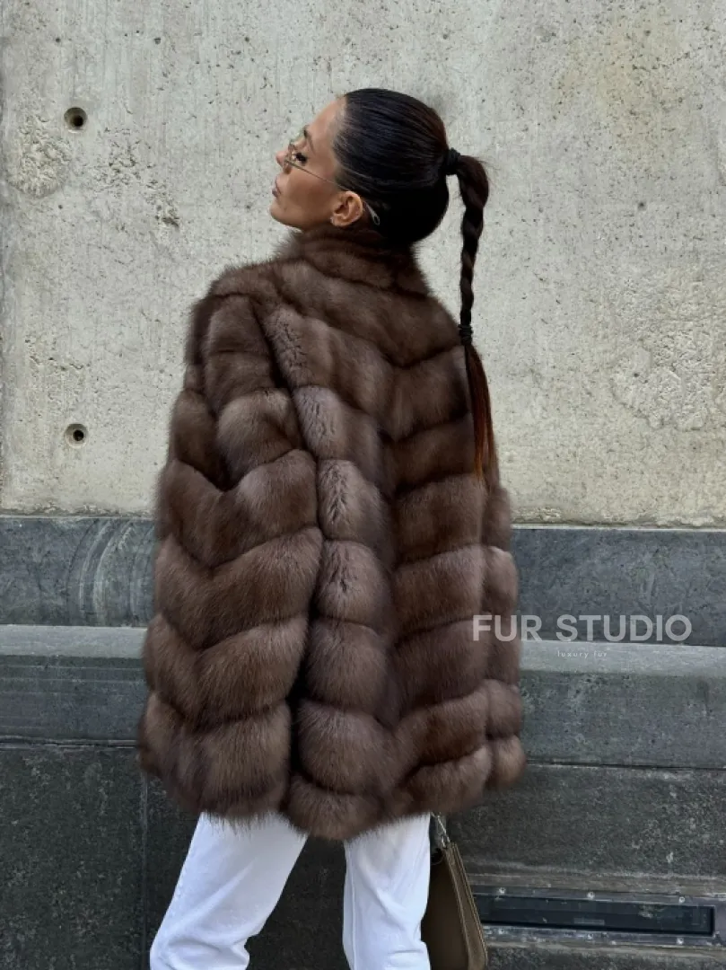 Женская шуба из меха куницы в цвете соболь - фото 18